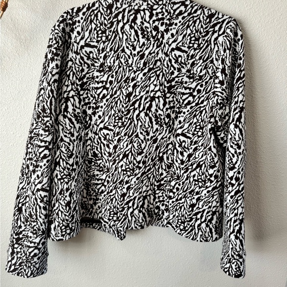 Charter Club Brown and White Zebra Patterned Blazer. Size XL - Picture 4 of 9